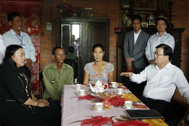 Bộ trưởng Xây dựng: Giảm tối đa thiệt hại cho người dân bằng nhà vượt lũ