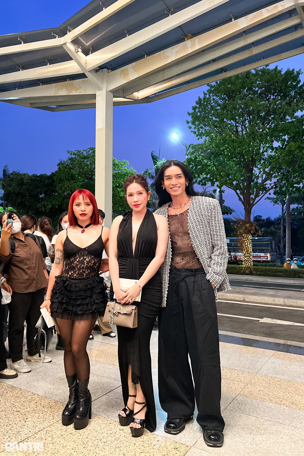 Lễ cưới Minh Tú: Dàn mỹ nhân xuất hiện lộng lẫy, an ninh thắt chặt - 2 Lễ cưới Minh Tú: Dàn mỹ nhân xuất hiện lộng lẫy, an ninh thắt chặt - 2