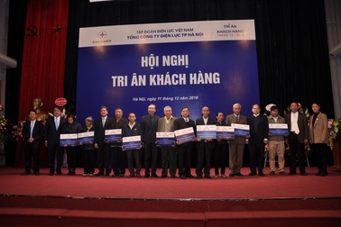 EVN HANOi tưng bừng tri ân khách hàng khách hàng sử dụng điện trên địa bàn Thủ đô