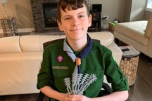 Dùng máy in 3D, cậu bé 12 tuổi có phát kiến độc đáo trong mùa Covid-19