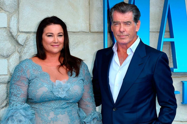 Vợ bị chê béo, tài tử Pierce Brosnan phản ứng bất ngờ