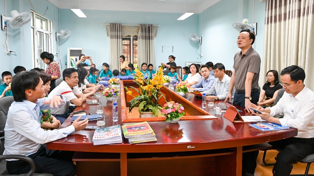 Báo Dân trí nối nhịp cầu yêu thương đến trẻ em thiệt thòi tỉnh Bắc Giang - 4