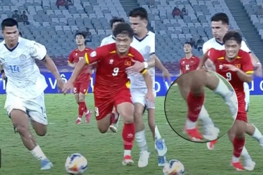 Sự cố hy hữu: Trọng tài rút thẻ đỏ nhầm người ở trận đấu của U23 Việt Nam