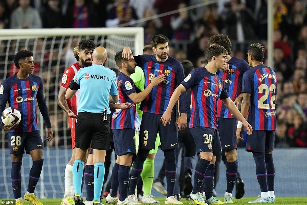 Barcelona lên ngôi đầu bảng La Liga trong ngày chia tay Pique đầy cảm xúc - 6 Barcelona lên ngôi đầu bảng La Liga trong ngày chia tay Pique đầy cảm xúc - 6
