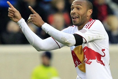 Ngỡ ngàng trước bàn thắng đẹp mỹ mãn của Henry