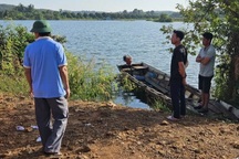 Lật thuyền chở cà phê, một người mất tích ở Đồng Nai