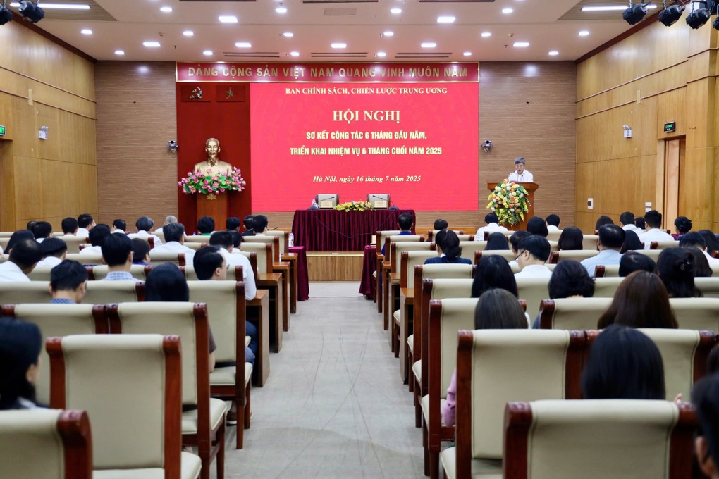 Hoàn thành 20 báo cáo quan trọng gửi Tổng Bí thư và các lãnh đạo - 1 Hoàn thành 20 báo cáo quan trọng gửi Tổng Bí thư và các lãnh đạo - 1
