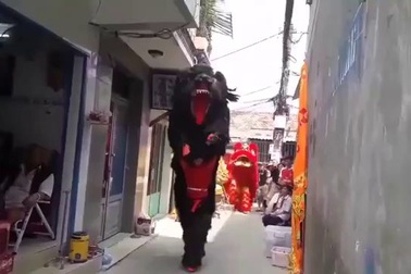 Chết cười phong cách múa lân của năm... Mậu Tuất
