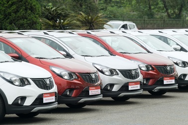 Khách hàng dành hàng loạt mỹ từ cho VinFast Fadil