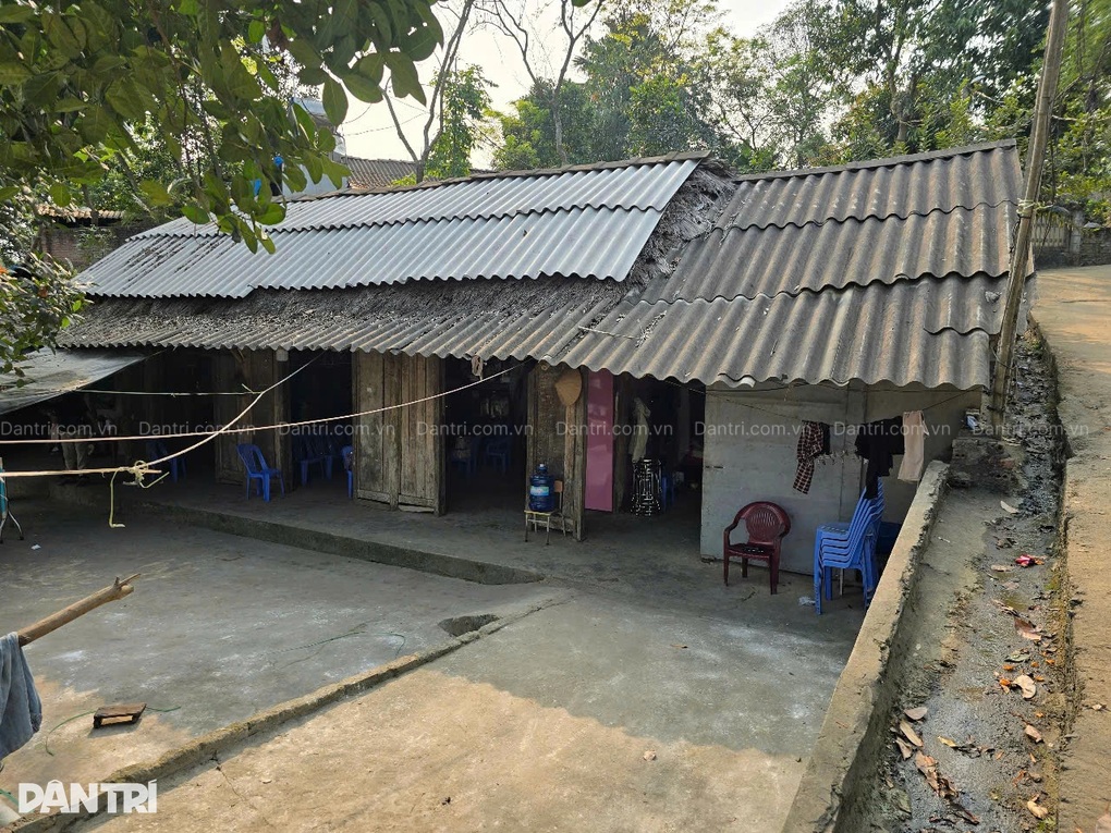Bé gái lớp 5 bật khóc: Xin ông, bà, cô, bác cứu mẹ con! - 4 Bé gái lớp 5 bật khóc: Xin ông, bà, cô, bác cứu mẹ con! - 4