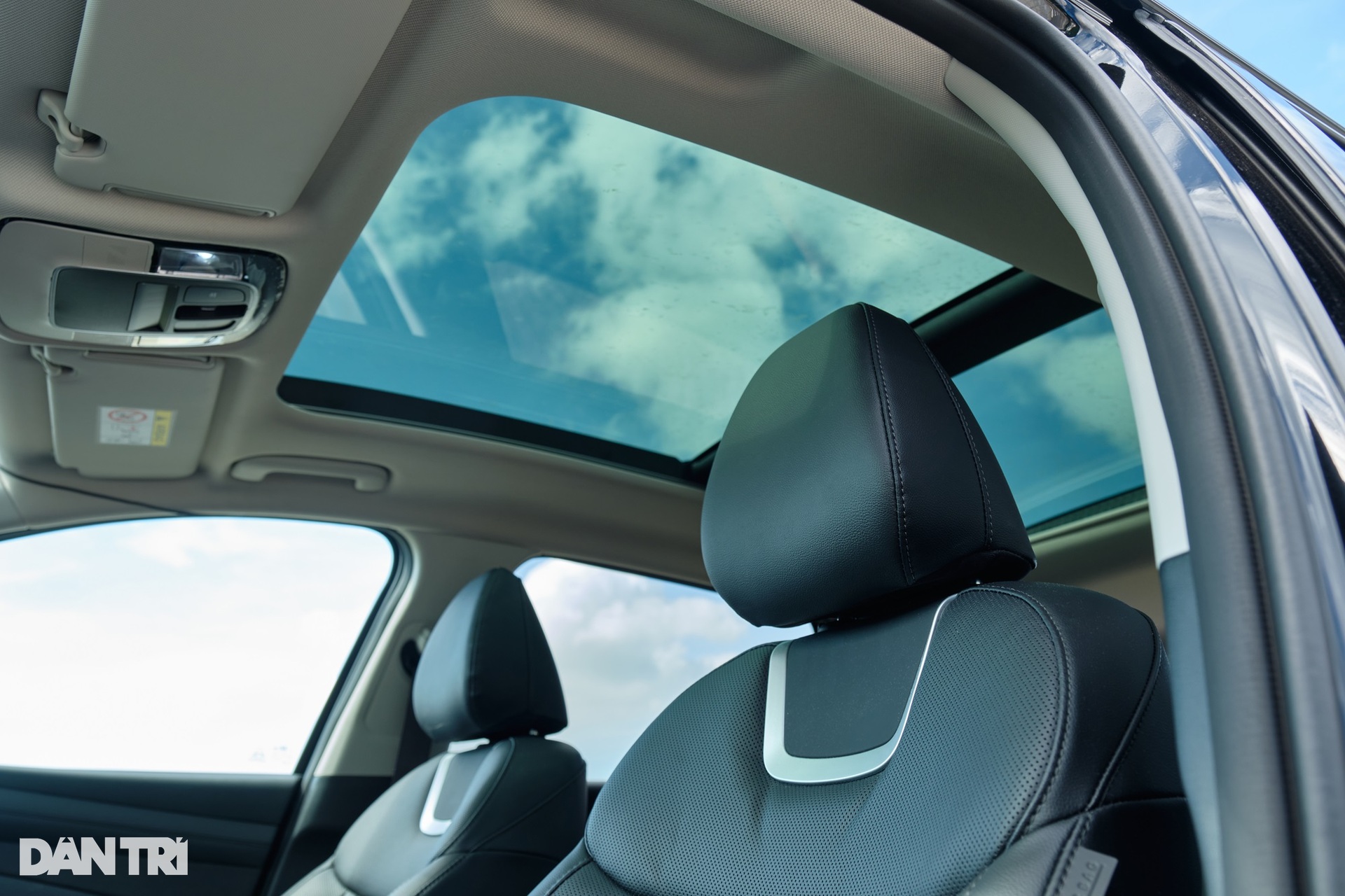 Đánh giá Hyundai Tucson: Khi xe Hàn không còn mờ nhạt về cảm giác lái - 20 Đánh giá Hyundai Tucson: Khi xe Hàn không còn mờ nhạt về cảm giác lái - 20