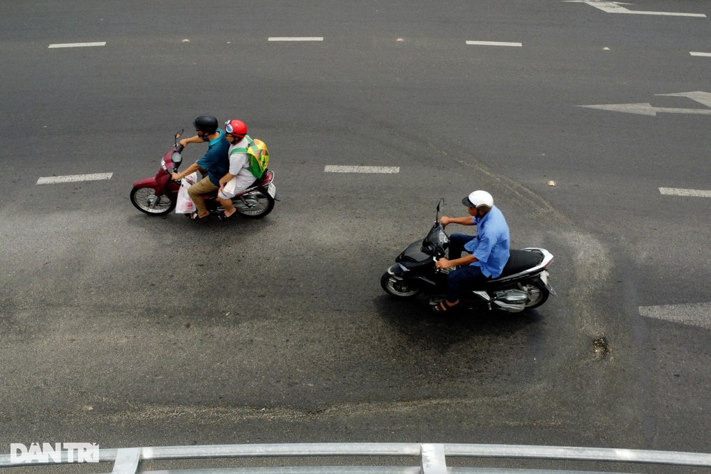 Nút giao 1.350 tỷ đồng thi công chưa xong đã có dấu hiệu hư hỏng - 2