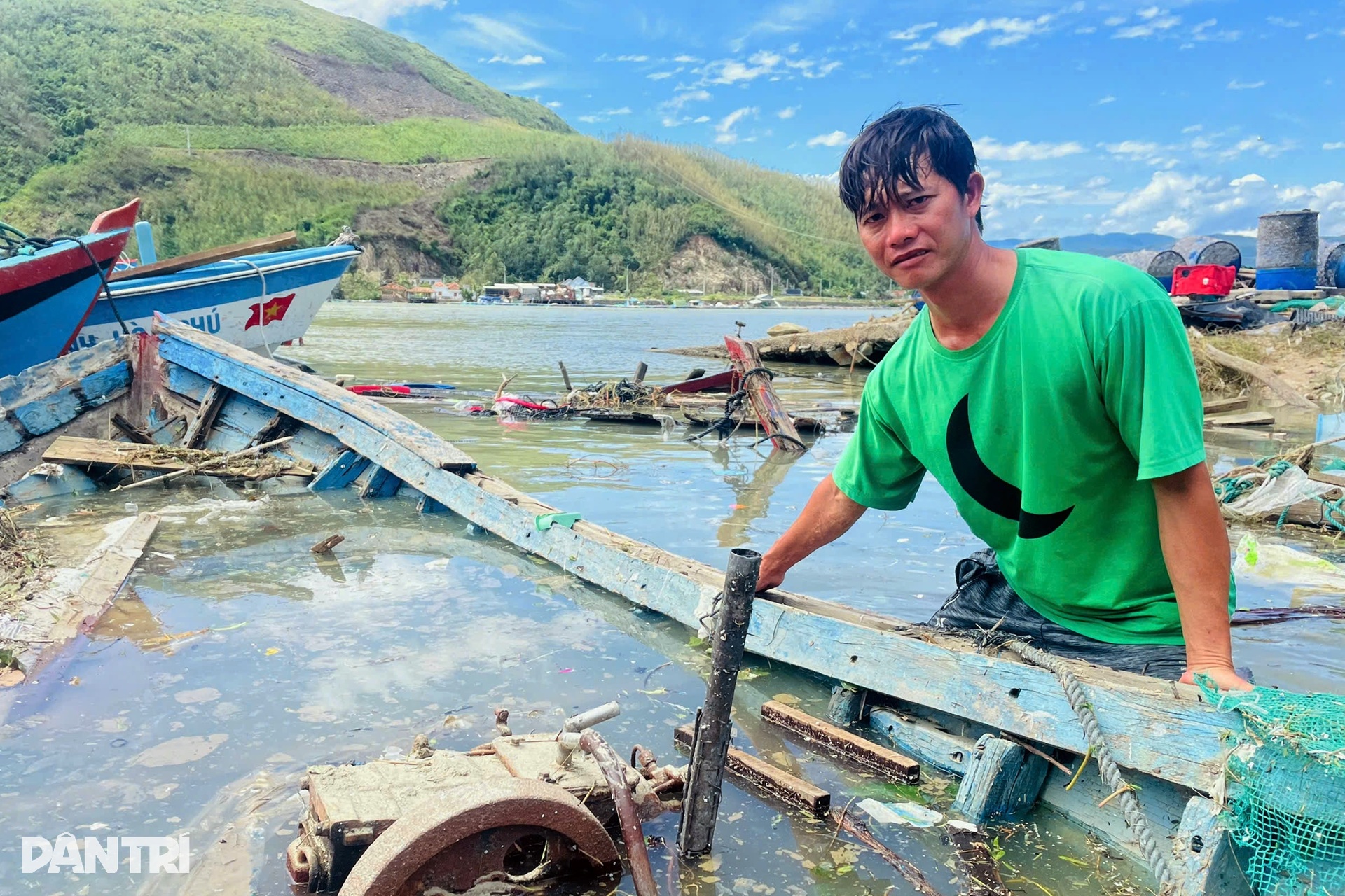 Cuộc tháo chạy của cả gia đình khi bão Kalmaegi ập tới - 6 Cuộc tháo chạy của cả gia đình khi bão Kalmaegi ập tới - 6