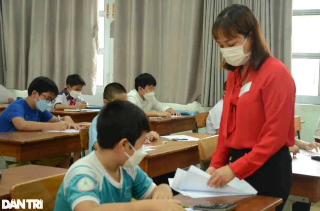 Nghịch lý giáo viên trẻ hưởng lương cao hơn giáo viên thâm niên - 1 Nghịch lý giáo viên trẻ hưởng lương cao hơn giáo viên thâm niên - 1