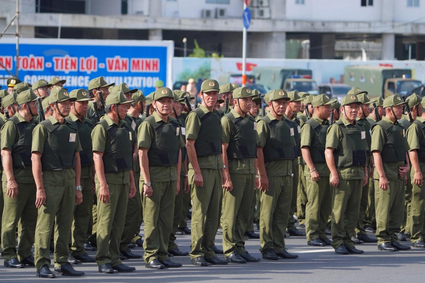 luc-luong-tham-gia-bao-ve-an-ninh-trat-tu-o-co-so-anh-t-cropped-1764217666860.jpg