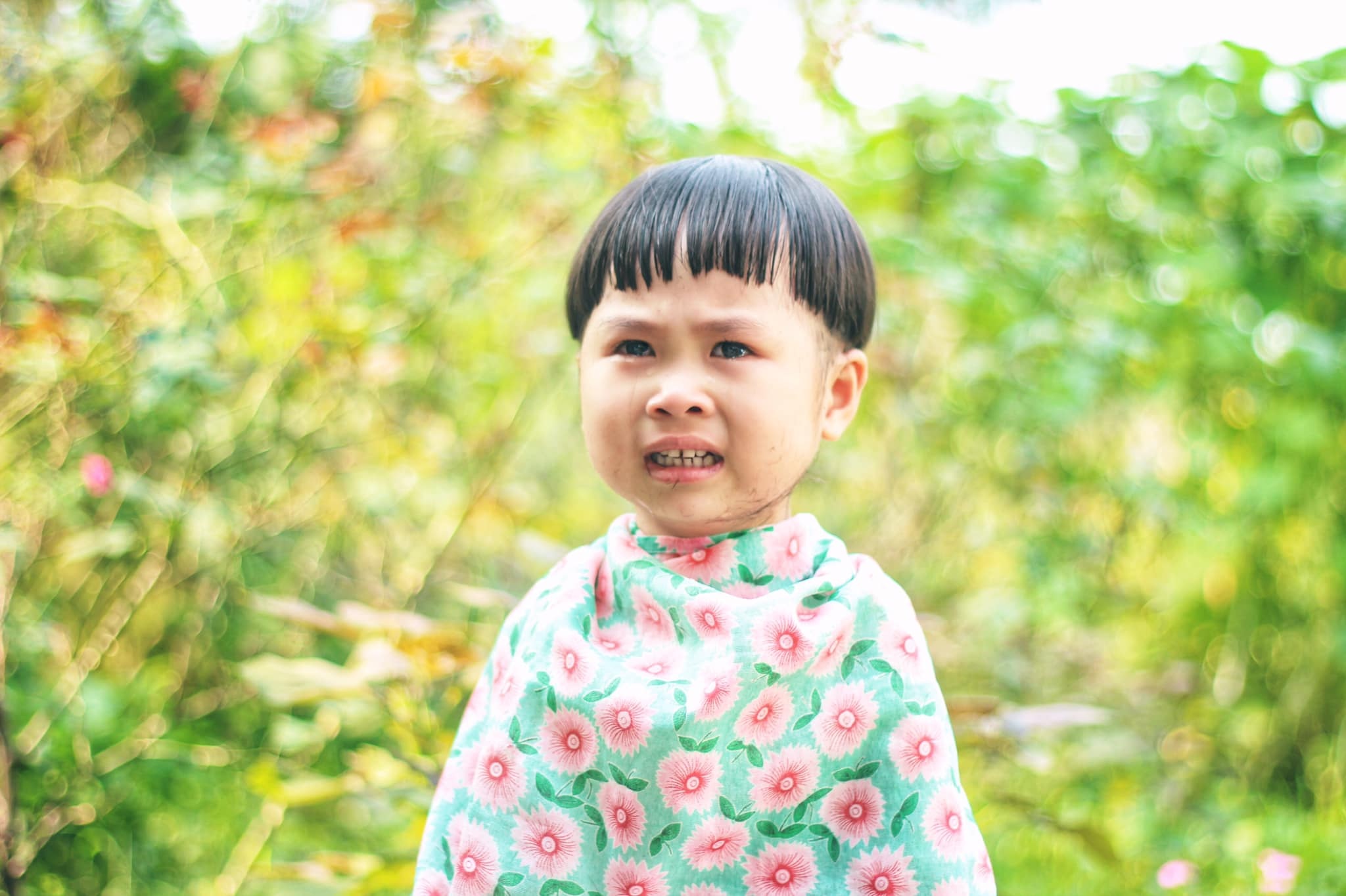 Biểu cảm cực đáng yêu của cô bé 3 tuổi cắt tóc bát úp - 11