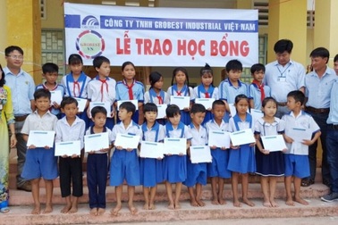 100 suất học bổng Grobest Việt Nam đến với học sinh nghèo Sóc Trăng