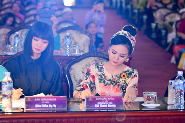 Nữ hoàng hoa hồng Bùi Thanh Hương hội ngộ siêu mẫu Hạ Vy trên ghế nóng “Người đẹp xứ Mường”