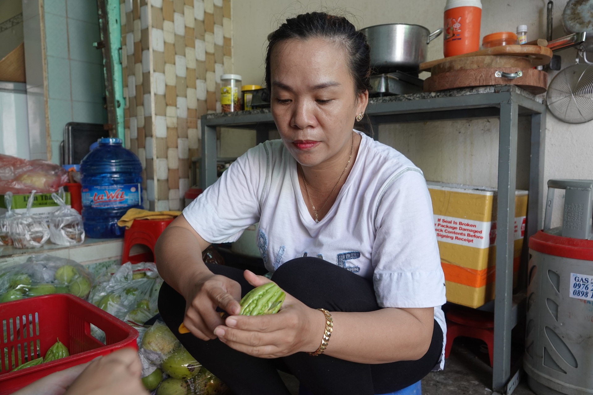 Con mất vì ung thư, mẹ trẻ lập bếp từ thiện để không khóc nữa - 4 Con mất vì ung thư, mẹ trẻ lập bếp từ thiện để không khóc nữa - 4