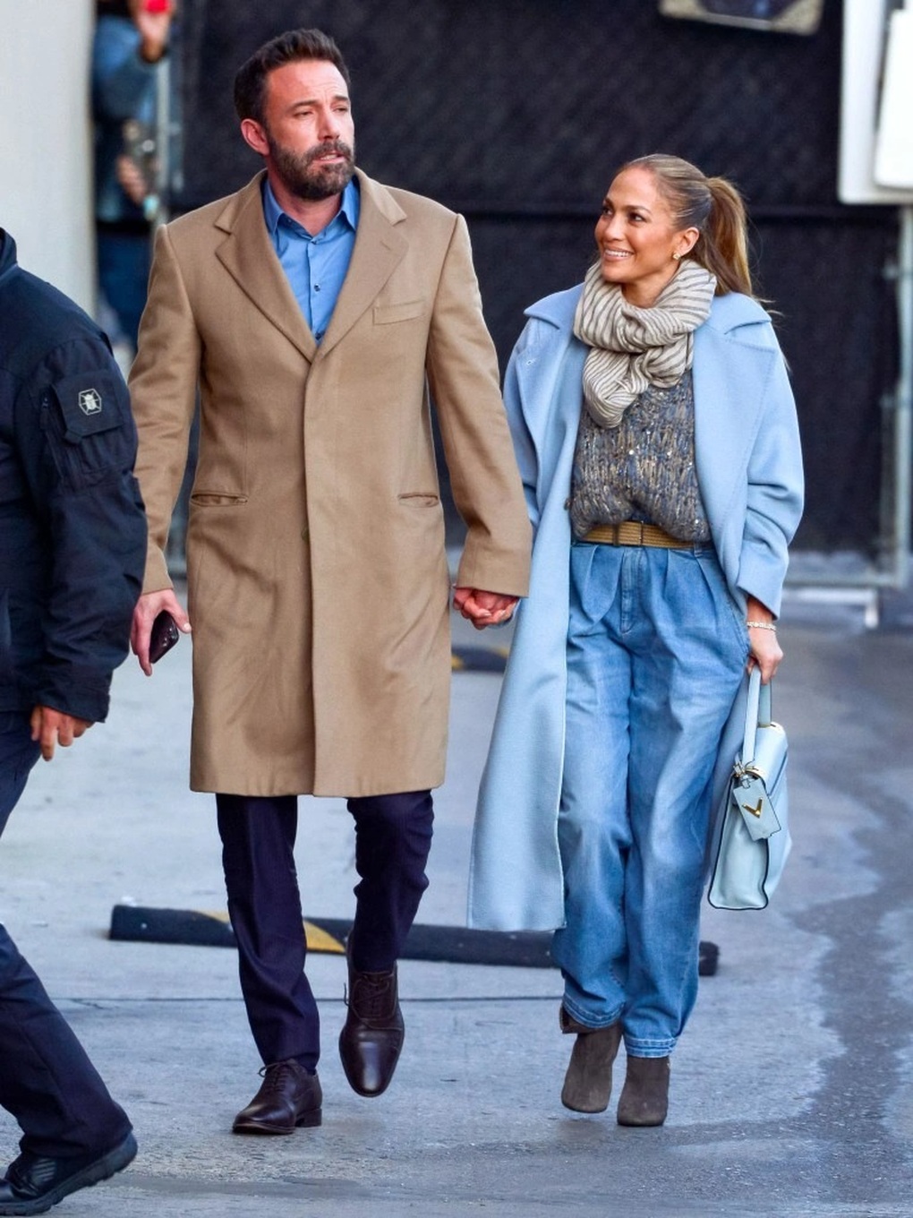 Hôn vợ mới nồng nàn trước mặt con, Ben Affleck bị cho là thiếu chín chắn - 7 Hôn vợ mới nồng nàn trước mặt con, Ben Affleck bị cho là thiếu chín chắn - 7