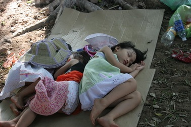 "Ăn - Ngủ" bên góc Hồ Gươm