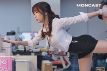 Cô giáo có "hông quả táo" đẹp nhất xứ Hàn gây bão mạng xã hội