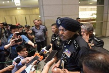 Cảnh sát Malaysia chưa thể đếm hết 72 vali tiền của cựu thủ tướng Najib