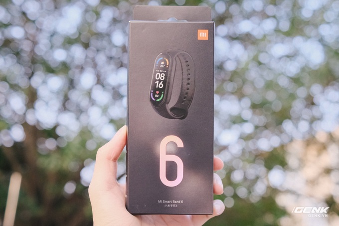 Trên tay Mi Band 6: Nâng cấp lên màn hình tràn viền, có đo SpO2, đã hỗ trợ tiếng Việt, giá 800,000 đồng - Ảnh 1. Trên tay Mi Band 6: Nâng cấp lên màn hình tràn viền, có đo SpO2, đã hỗ trợ tiếng Việt, giá 800,000 đồng - Ảnh 1.