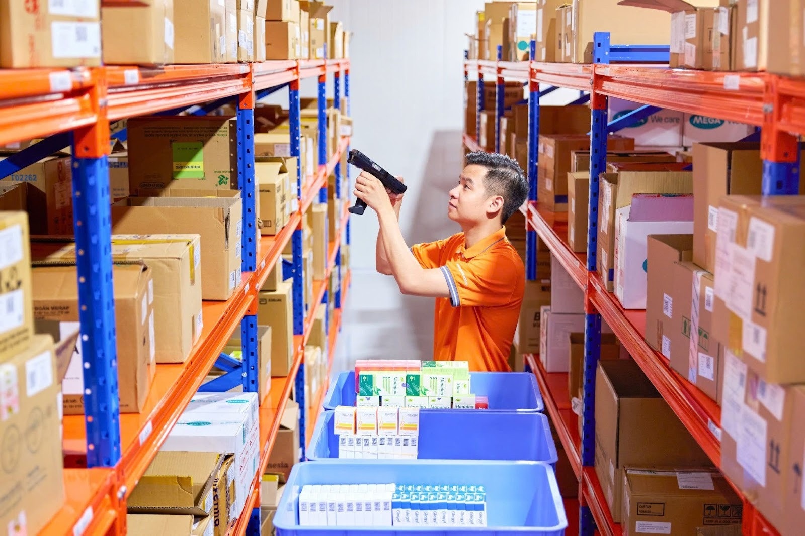 Vietnamese people love shipping items, the whole country has 5 billion postal items in 1 year - 2