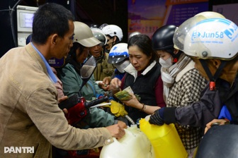 Lo thiếu nhiên liệu, người Đà Lạt đổ xô mua xăng giữa đêm