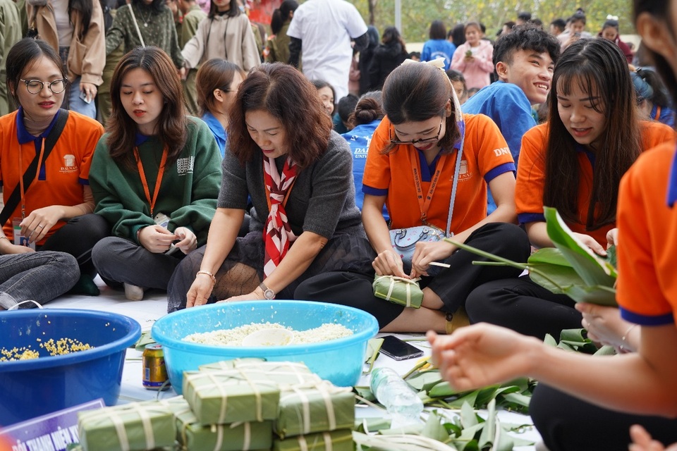 Trường ĐH Đại Nam tổ chức chương trình Tấm bánh nghĩa tình lần thứ 10 - 4 Trường ĐH Đại Nam tổ chức chương trình Tấm bánh nghĩa tình lần thứ 10 - 4