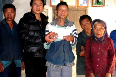 Quà bạn đọc trở lại với ông Trương Sỹ Niêm 