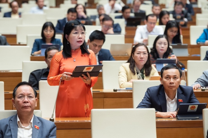 Đại biểu Trần Thị Thanh Hương (đoàn An Giang) thống nhất việc mở rộng đối tượng tham gia BHXH bắt buộc đối với một số nhóm đối tượng như Chính phủ đề xuất.
