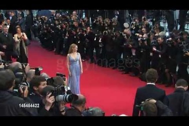 Kylie Minogue rạng rỡ dự LHP Cannes