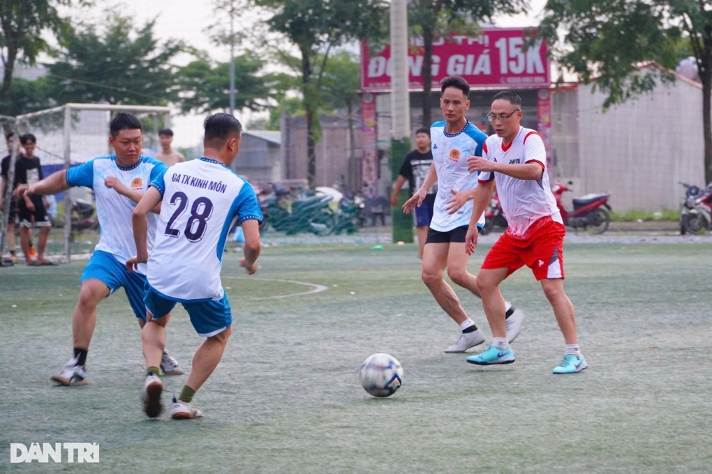Đội bóng Báo Dân trí giao lưu với Công an Thị xã Kinh Môn dịp 19/8 - 4 Đội bóng Báo Dân trí giao lưu với Công an Thị xã Kinh Môn dịp 19/8 - 4