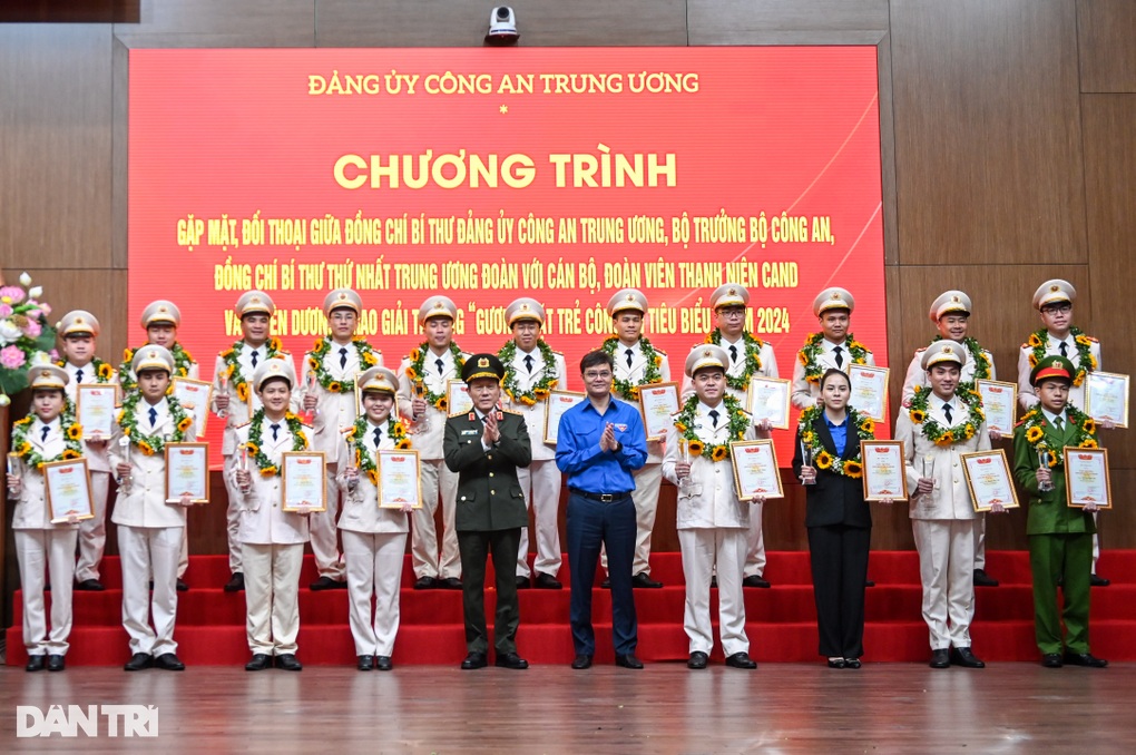 Thanh niên CAND phải luôn sẵn sàng dấn thân vào nơi gian khó nhất - 4