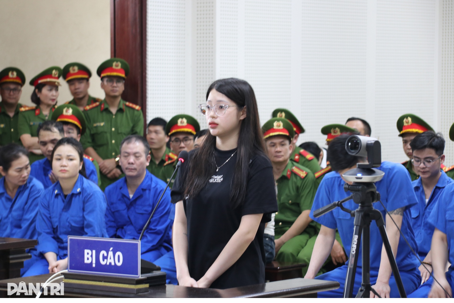 Trùm ma túy Bùi Đình Khánh và bạn gái 21 tuổi cùng hầu tòa - 7