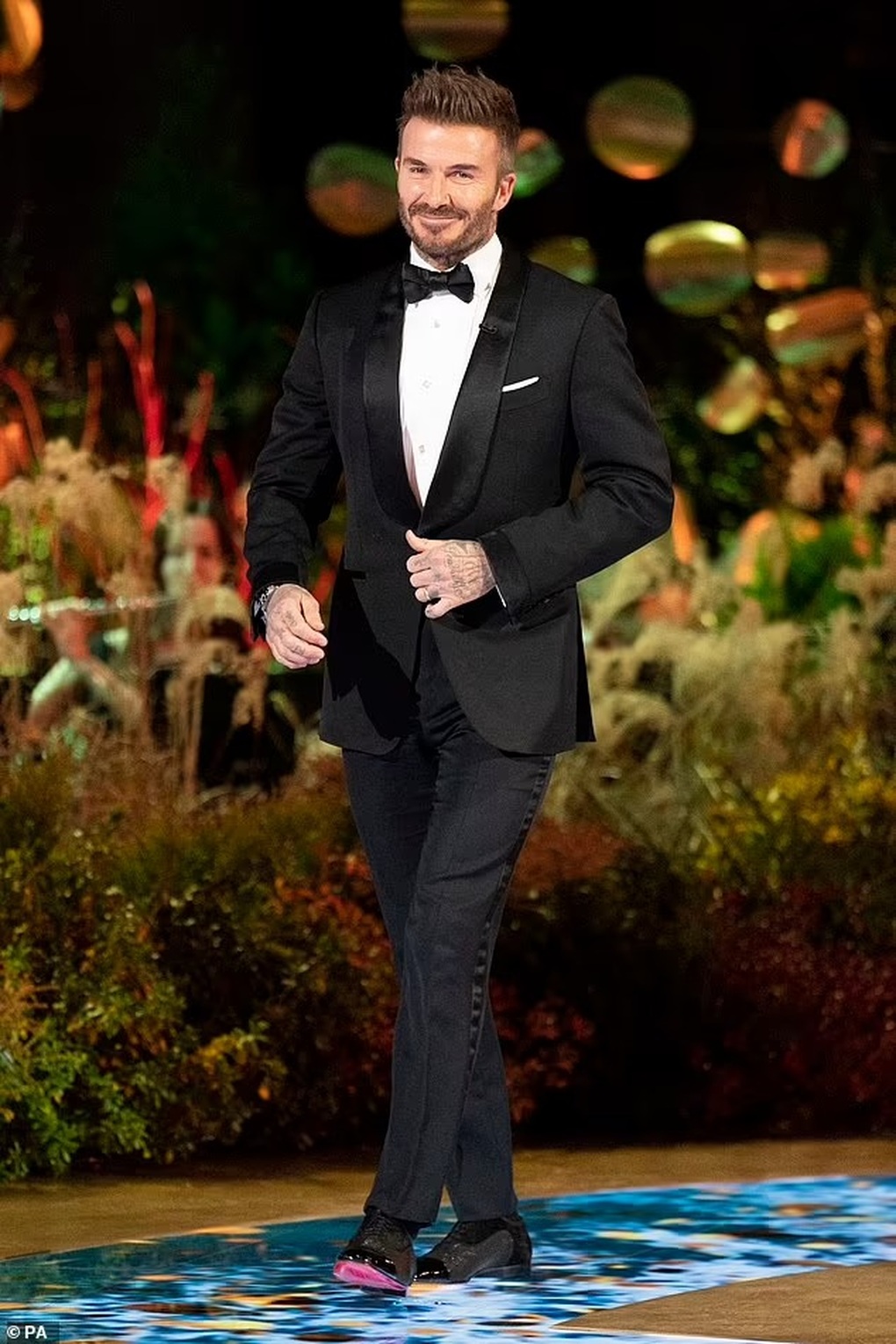 Di chuyển liên tục vì công việc, tại sao David Beckham bị chỉ trích? - 3 Di chuyển liên tục vì công việc, tại sao David Beckham bị chỉ trích? - 3