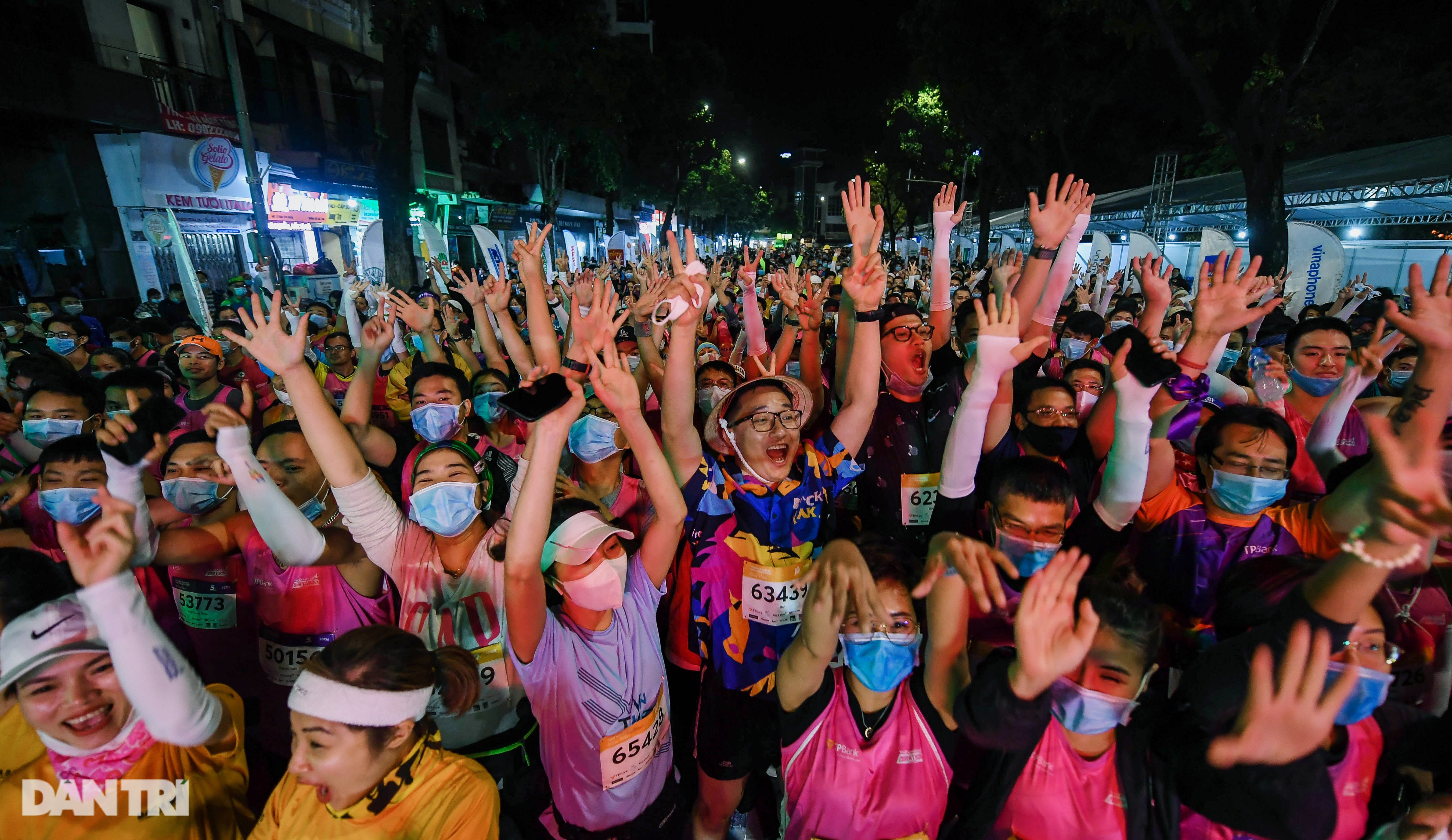 Hòa mình vào giải chạy đêm quy mô lớn lần đầu tiên tại Hà Nội - 1 Hòa mình vào giải chạy đêm quy mô lớn lần đầu tiên tại Hà Nội - 1
