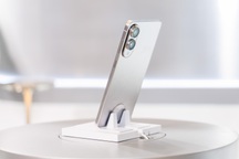 Cận cảnh chiếc Galaxy S mỏng nhất của Samsung