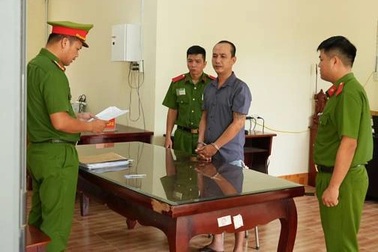 Người phụ nữ bị "chồng hờ" hành hung tại quán cà phê vì ghen tuông