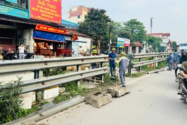 Hà Nội đóng 5 lối đi tự mở trên tuyến đường sắt qua thị trấn Văn Điển