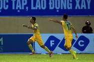 Thắng kịch tính Đà Nẵng, Thanh Hóa tạm dẫn đầu V-League