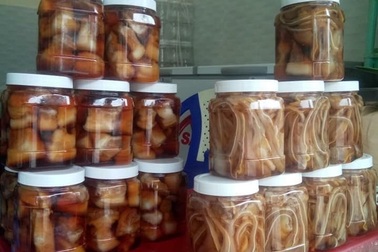 Hàng Tết “nhà làm” được ưa chuộng