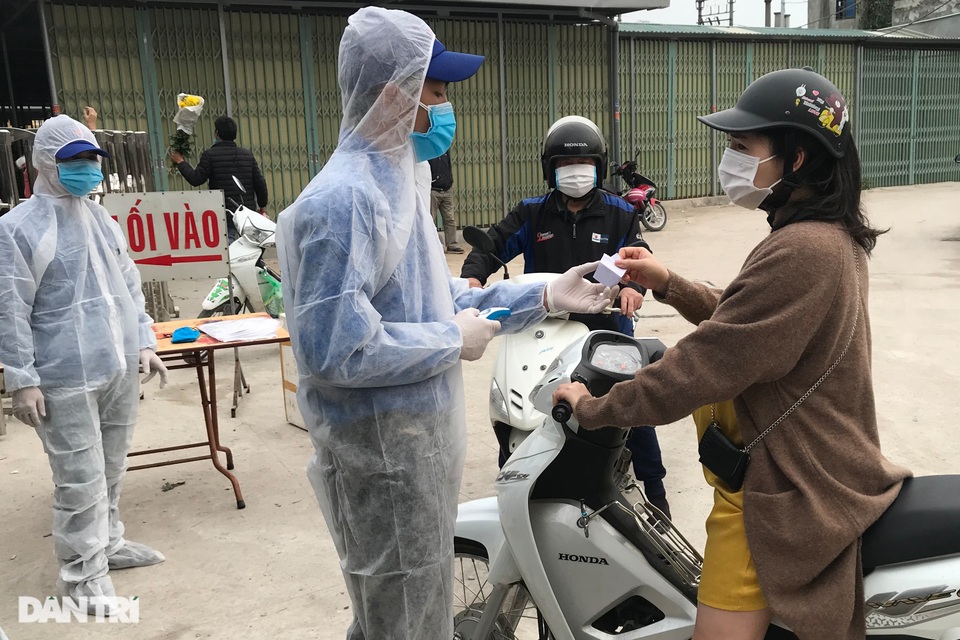 Người dân tâm dịch thành phố Chí Linh đi chợ bằng thẻ theo ngày chẵn lẻ - 3 Người dân tâm dịch thành phố Chí Linh đi chợ bằng thẻ theo ngày chẵn lẻ - 3