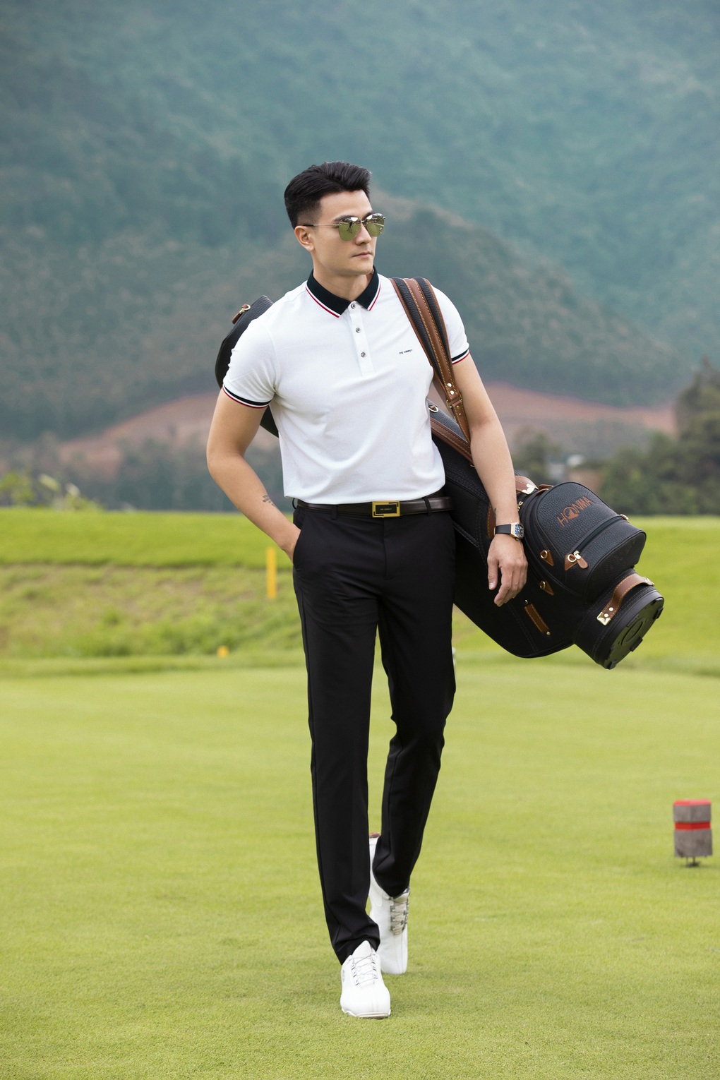 Vĩnh Thụy khoe diện mạo điển trai trên sân golf - 4 Vĩnh Thụy khoe diện mạo điển trai trên sân golf - 4