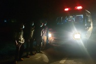 Đội SOS xuyên đêm đón 4 ngư dân đang đi bộ vượt gần 300 km về quê