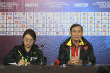 Tuyển nữ Việt Nam thắng đậm Nepal, HLV Mai Đức Chung vẫn chê học trò