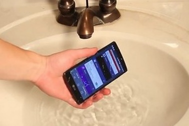 LG G4 vẫn “sống sót” sau 2 giờ ngâm dưới nước