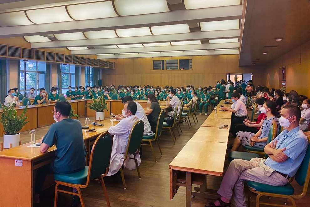 1500 giáo viên, sinh viên Cao đẳng Y tế Bạch Mai xuất quân chi viện TPHCM - 1 1500 giáo viên, sinh viên Cao đẳng Y tế Bạch Mai xuất quân chi viện TPHCM - 1